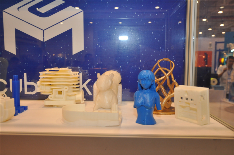 3D打印展 ecubmaker展示最新桌面打印机