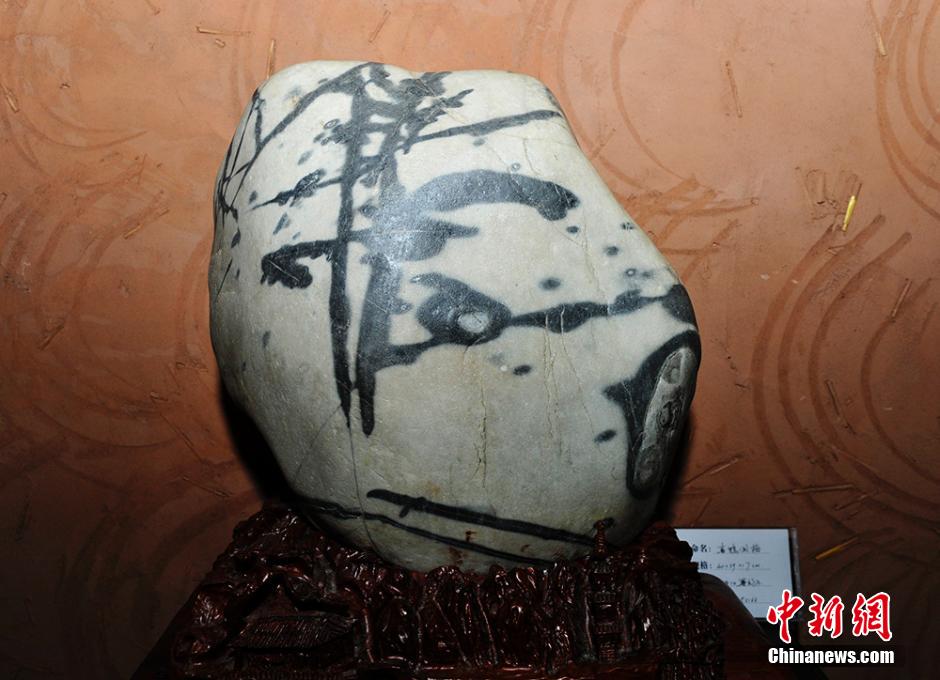 奇石珍品亮相四川茂县白石文化节