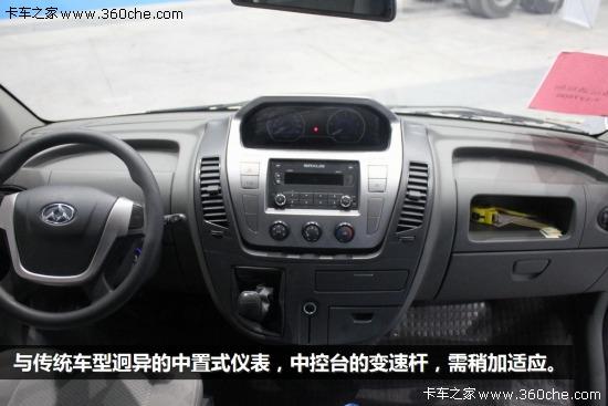 走进物流展多变的上汽大通物流版厢车