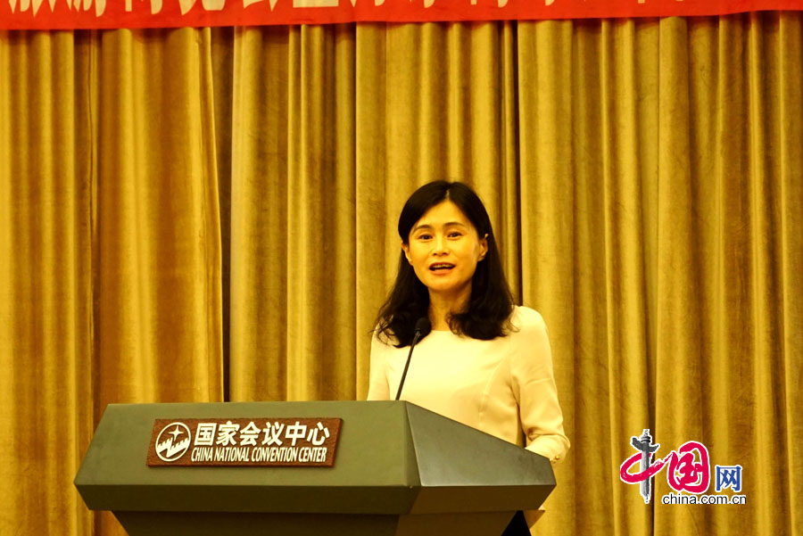 凤城市旅游局长栾娈对凤城旅游景区做了精彩推荐。摄影：陈勇
