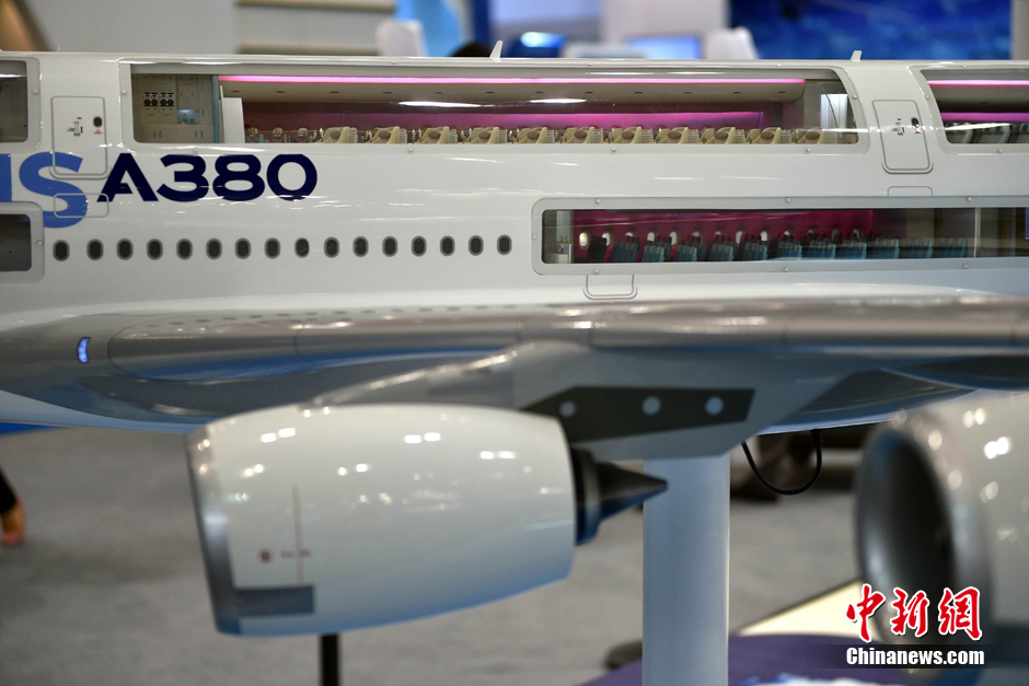 空客A380模型的舱内。 中新网记者 金硕 摄