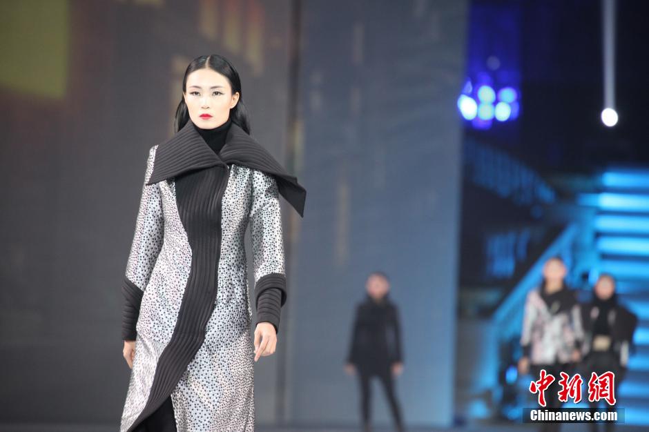 2015成都时装周启幕 演绎中国时尚风情