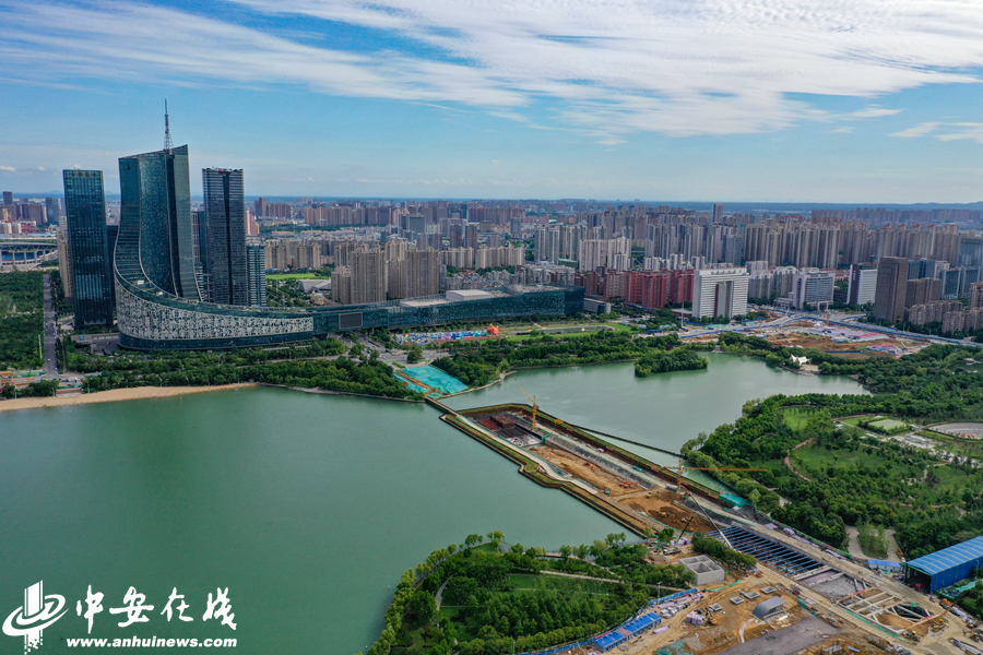 合肥:怀宁路下穿天鹅湖工程进入明挖隧道浇筑