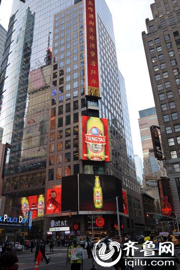 青岛啤酒在纽约时代广场祝全球消费者新年快乐（中文版）