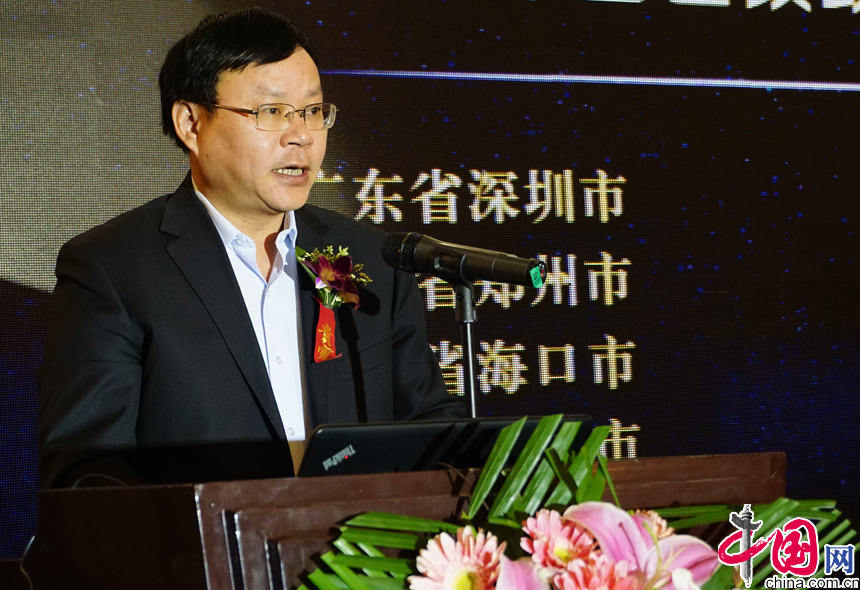 中国网副总裁李福根发布2014中国医改政府企业支持榜名单