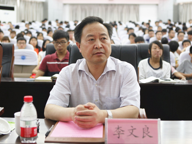 河南省优秀志愿者故事进高校示范巡讲活动在我校举行