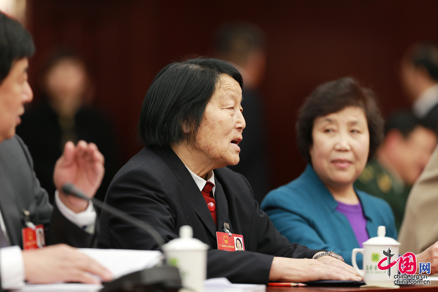 3月5日，第十二届全国人民代表大会第四次会议山西省代表团全体会议举行，女代表申纪兰在会议上发言。中国网 杨佳摄 