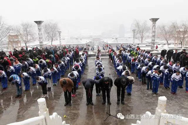 长治县振兴新区举行纪念毛泽东诞辰123周年